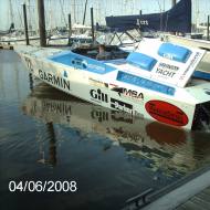 Powered by 2 x GM-MarineDiesel 400hp 'HUMMER series' & MSA-SXR surface drives (England)